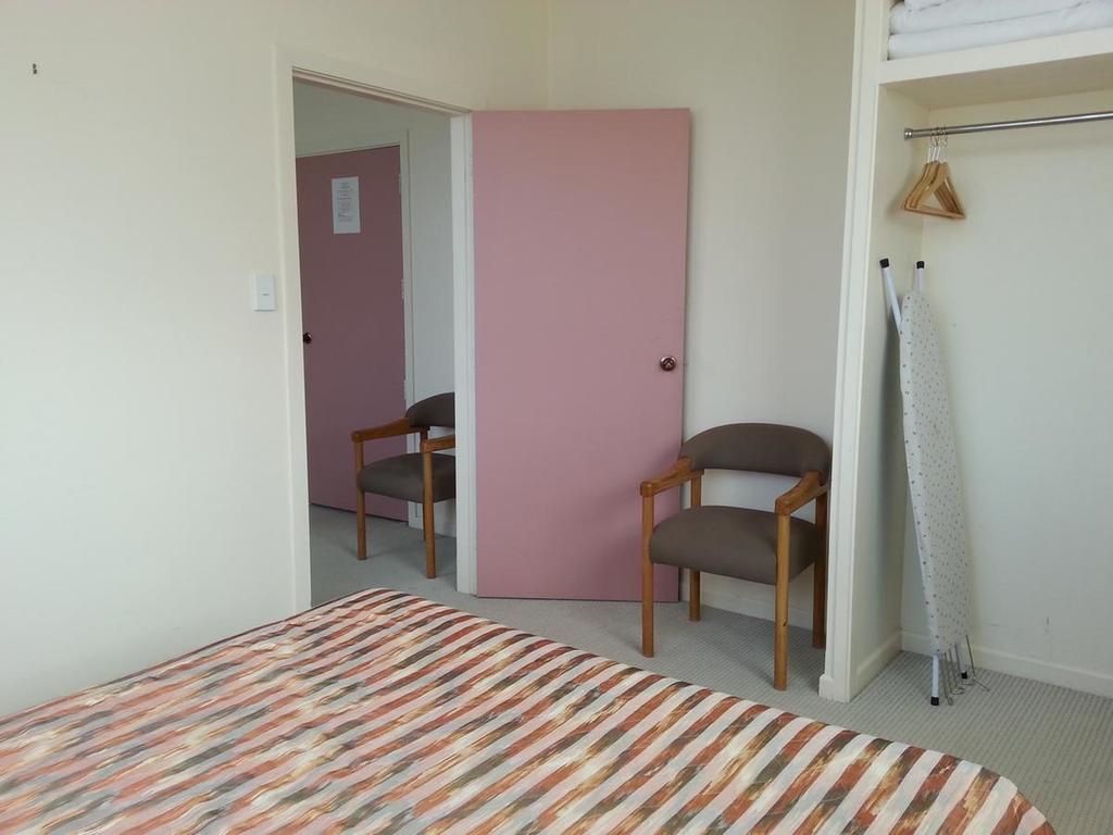 Riddiford Hotel Лоуър Хът Екстериор снимка