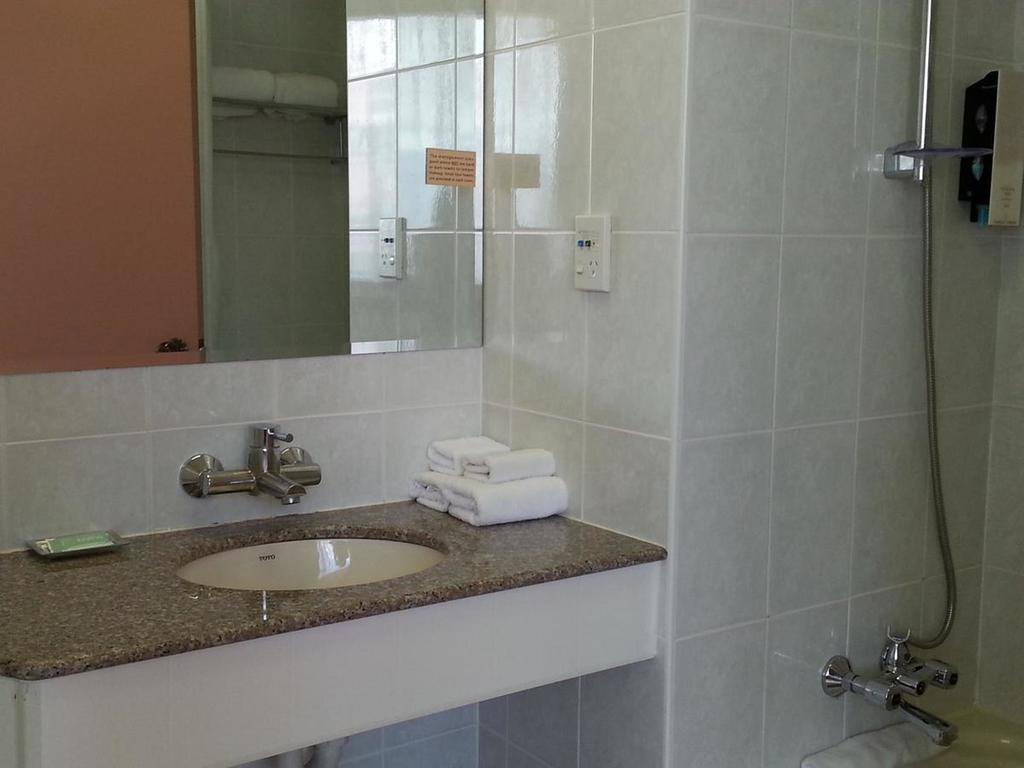 Riddiford Hotel Лоуър Хът Стая снимка