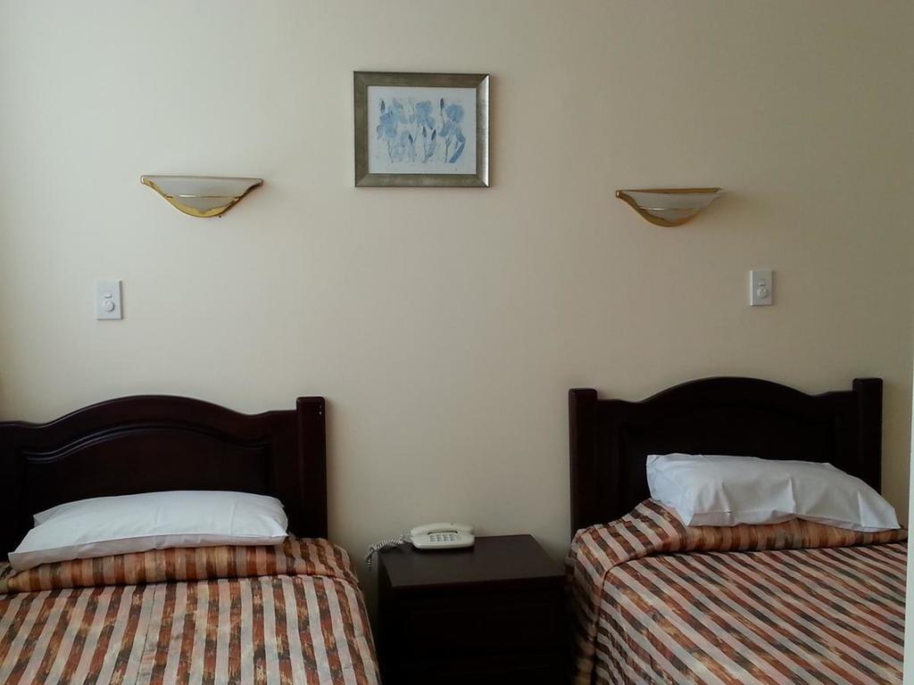 Riddiford Hotel Лоуър Хът Екстериор снимка
